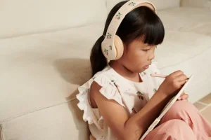 Liewood Quinn Wireless Headphones - Peach / Sea Shell