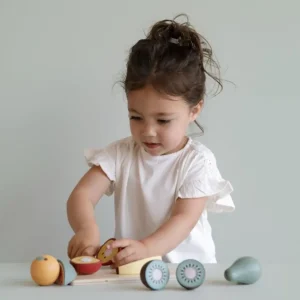 Little Dutch Cutting Fruit