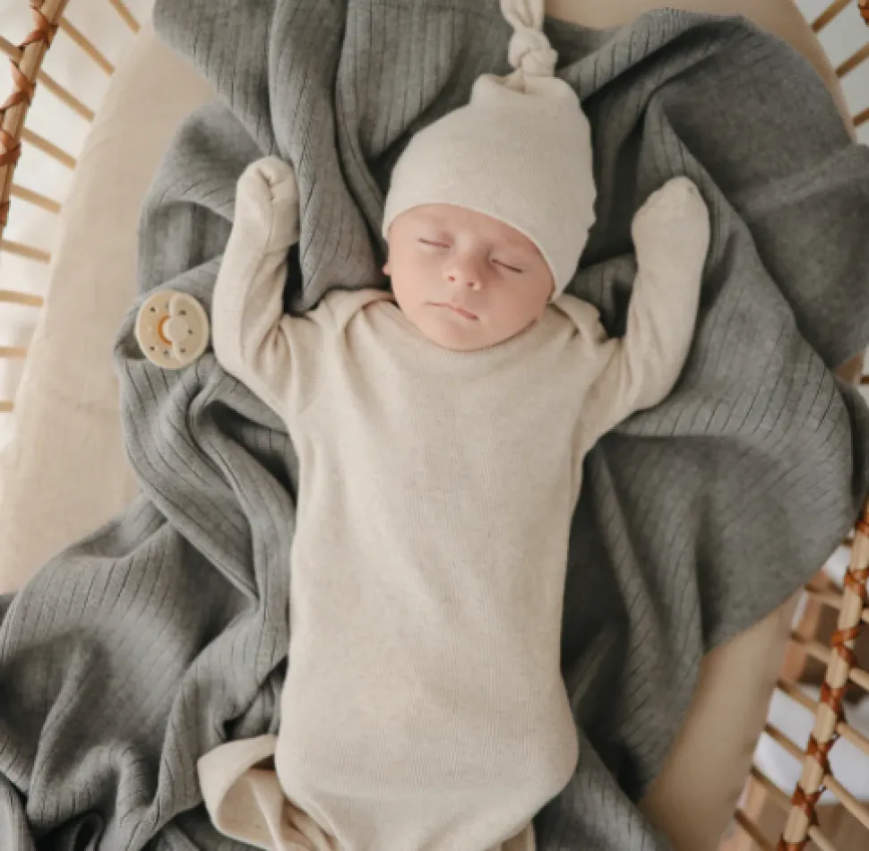mushie_knitted_ribbed_bab_2-1.webp Mushie Knitted Ribbed Baby Blanket - Grey Melange