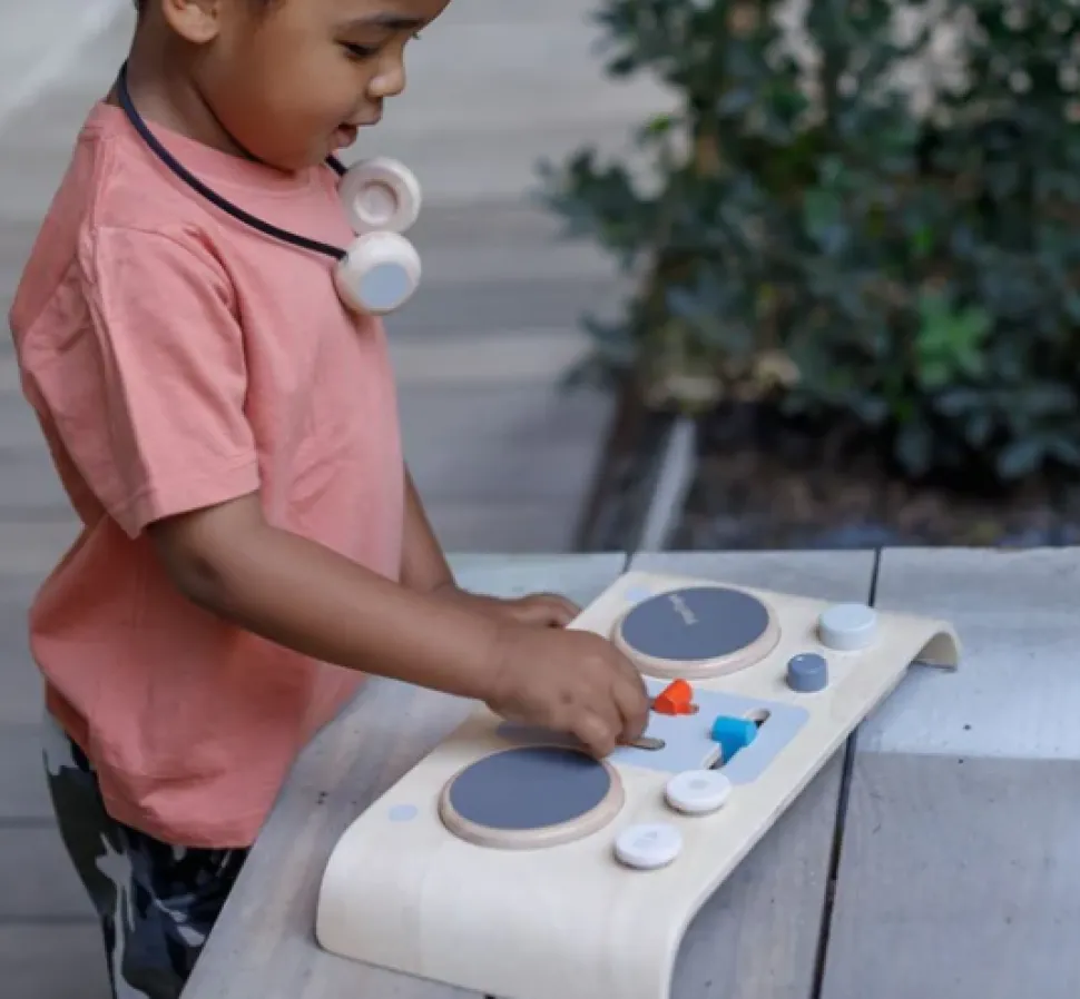 plan_toys_dj_mixer_set_1.webp Plan Toys DJ Mixer Set